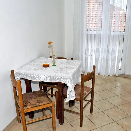 2751d Appartamento Omiš